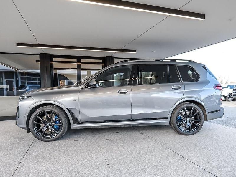 Gebraucht BMW X7 M Sport 352 PS (258 kW) 2025 Grau SUV