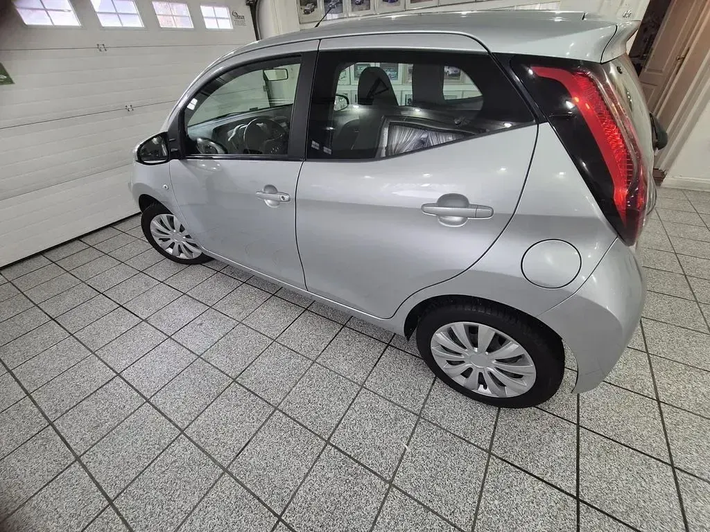 Gebraucht Toyota Aygo Team 72 PS (52 kW) 2018 Grau Kleinwagen