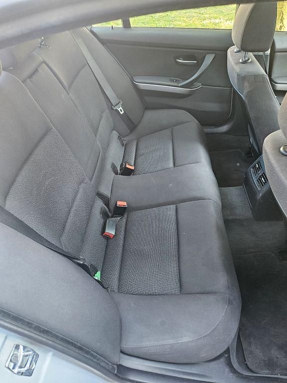 Gebraucht BMW 318 143 PS (105 kW) 2008 Silber Limousine