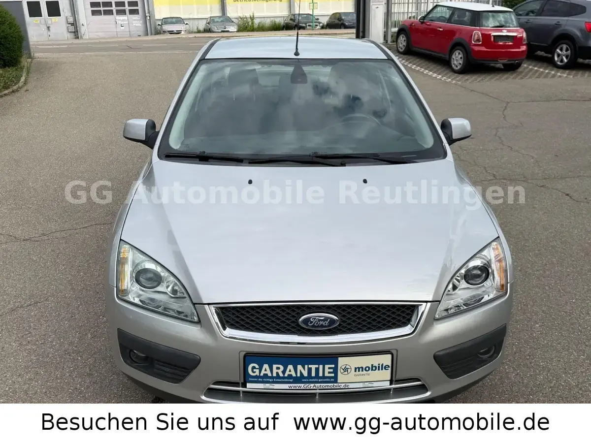 Gebraucht Ford Focus Ghia 116 PS (85 kW) 2005 Silber Limousine