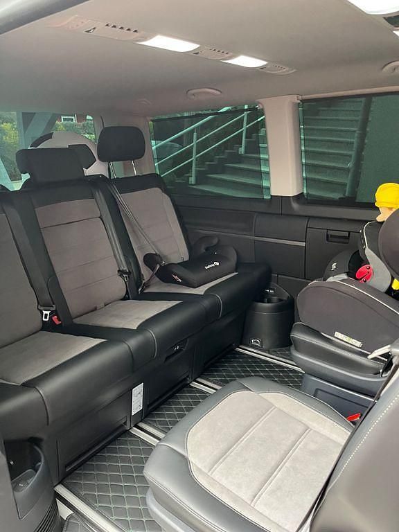 Second-hand VW Multivan 354 CP (260 kW) 2022 Verde Monovolum