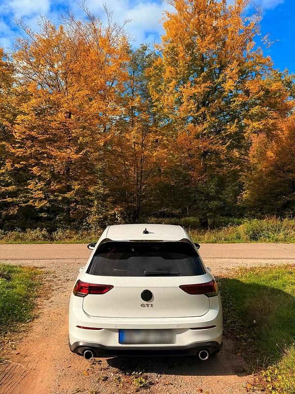 Gebraucht VW Golf VIII GTI 245 PS (180 kW) 2022 Weiß Limousine