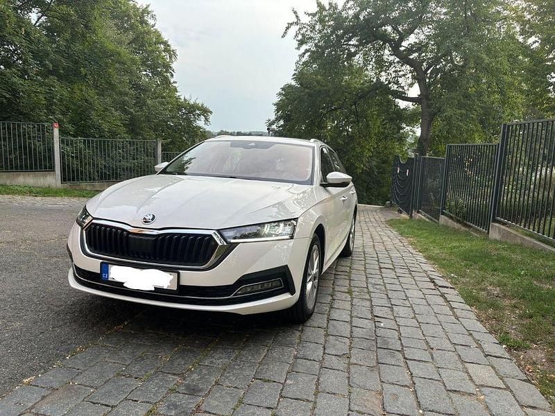 Weiß Gebraucht 2023 Skoda Octavia Style Limousine | 23.300 € (Superpreis) - Bild 1/4