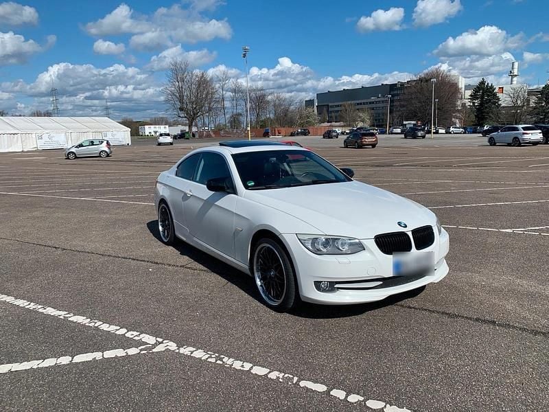 Gebraucht BMW 320 184 PS (135 kW) 2013 Weiß Coupé