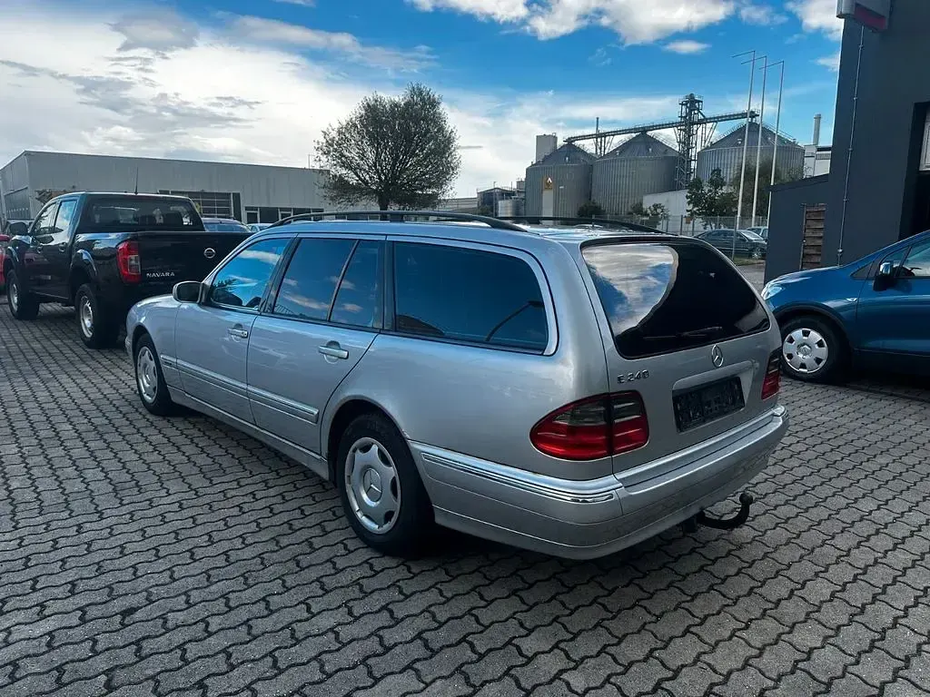 Gebraucht Mercedes E240 170 PS (125 kW) 2002 Silber Limousine