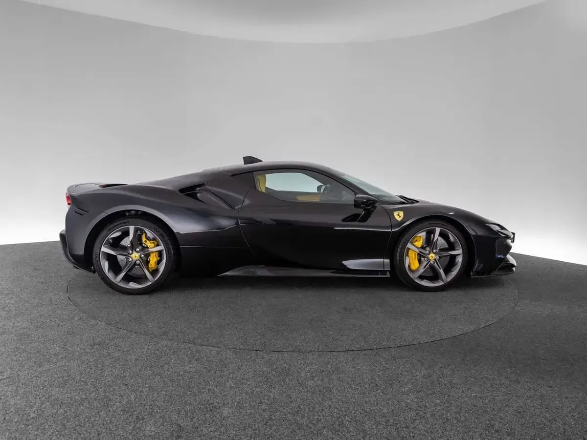 Gebraucht Ferrari SF90 999 PS (734 kW) 2023 Schwarz Coupé