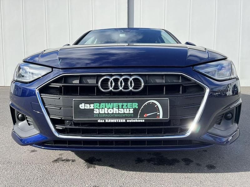 Gebraucht Audi A4 163 PS (119 kW) 2023 Navarrablau Kombi