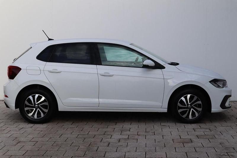 Gebraucht VW Polo Active 95 PS (69 kW) 2023 Weiß Kleinwagen