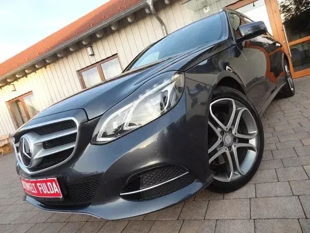 Gebraucht Mercedes E220 Avantgarde 170 PS (125 kW) 2013 Grau Limousine