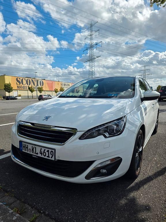 Weiß Gebraucht 2016 Peugeot 308 Allure Limousine | 10.200 € (Fairer Preis) - Bild 1/4