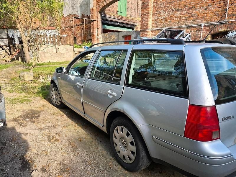Second-hand VW Bora 101 CP (74 kW) 2004 Argintiu Break