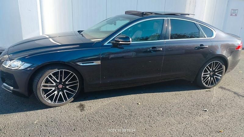 Schwarz Gebraucht 2015 Jaguar XF Portfolio Limousine | 14.600 € (Fairer Preis) - Bild 1/4