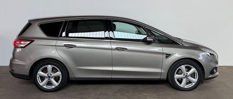 Gebraucht Ford S-MAX Titanium 179 PS (131 kW) 2016 Grau Van / Kleinbus