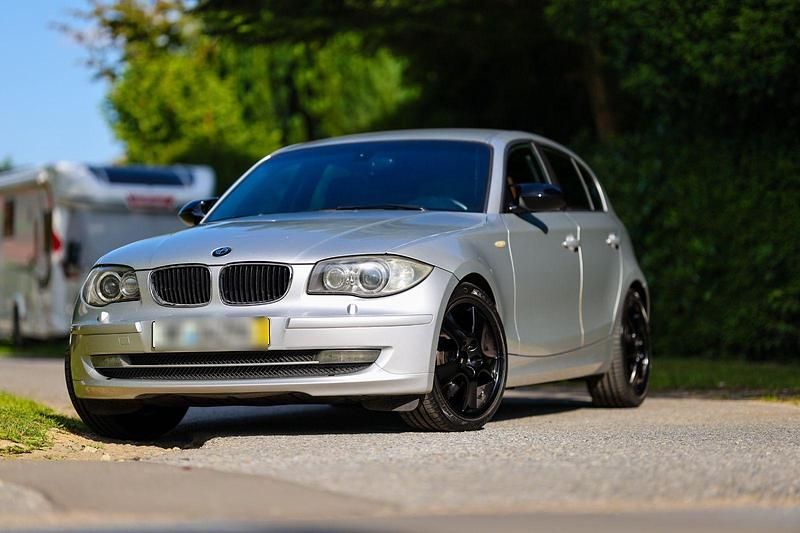 Grau Gebraucht 2008 BMW 123 Performance Kleinwagen | 5.700 € (Guter Preis) - Bild 1/4