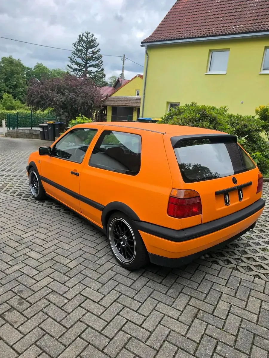 Gebraucht VW Golf III 90 PS (66 kW) 1997 Orange Limousine