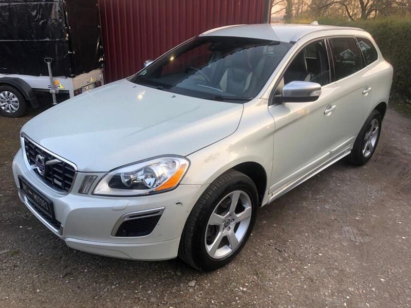 Grau Gebraucht 2013 Volvo XC60 R-Design SUV | 9.999 € - Bild 1/4