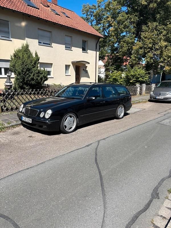 Schwarz Gebraucht 2002 Mercedes 320 Kombi | 6.300 € - Bild 1/4