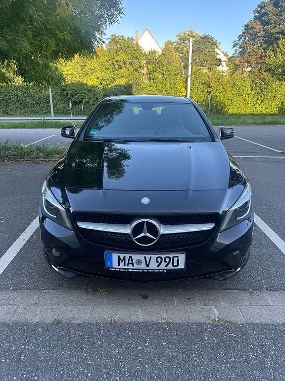 Schwarz Gebraucht 2013 Mercedes CLA180 Limousine | 14.000 € (Fairer Preis) - Bild 1/4