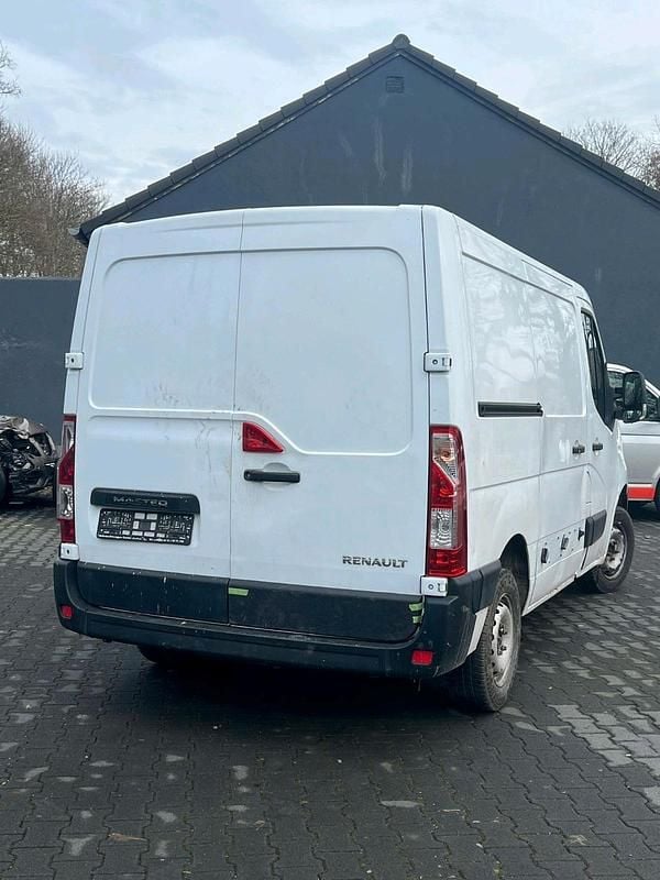 Second-hand Renault Master 110 CP (80 kW) 2019 Alb Van
