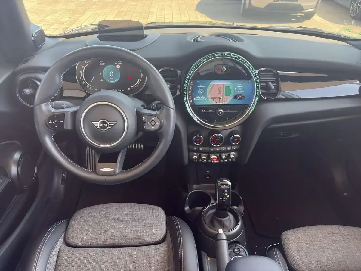 Gebraucht Mini Cooper Cabriolet 136 PS (100 kW) 2024 Midnight black metallic Cabrio