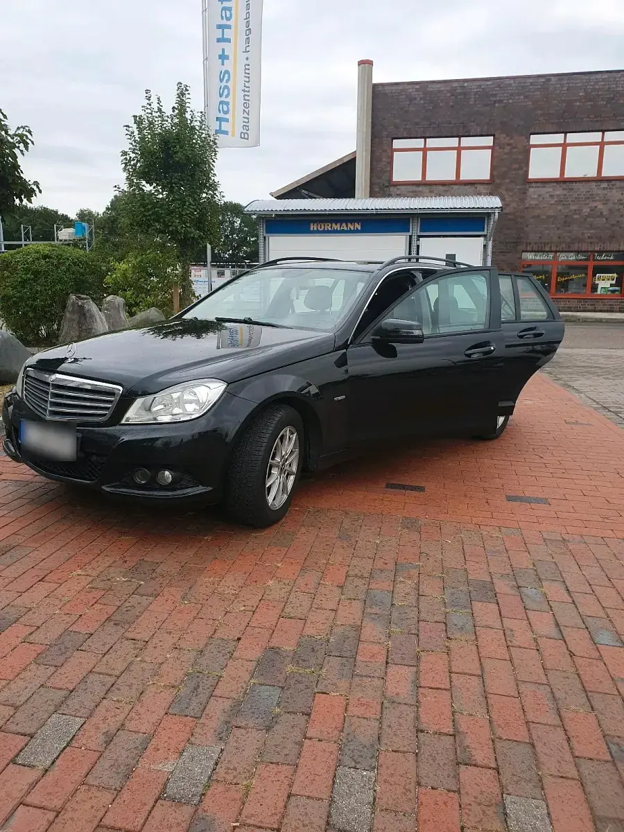 Gebraucht Mercedes C220 170 PS (125 kW) 2012 Schwarz Kombi