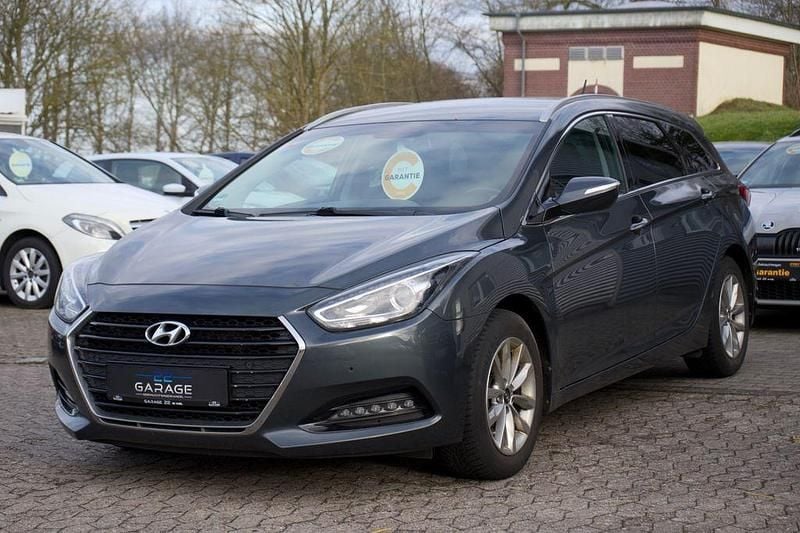 Gebraucht Hyundai i40 Trend 165 PS (121 kW) 2016 Grau Kombi
