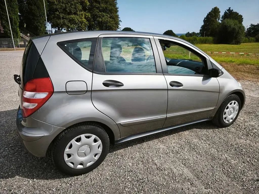 Gebraucht Mercedes A150 Classic 95 PS (69 kW) 2006 Silber Van / Kleinbus