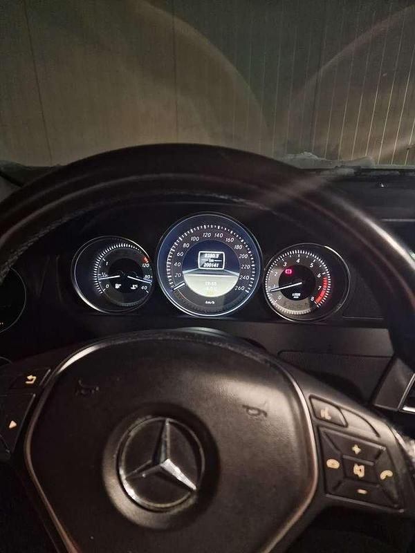 Grau Gebraucht 2011 Mercedes C180 Avantgarde Limousine | 6.500 € (Guter Preis) - Bild 1/4