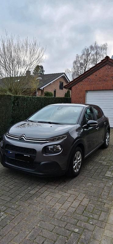 Grau Gebraucht 2018 Citroën C3 Feel Kleinwagen | 8.950 € (Fairer Preis) - Bild 1/4