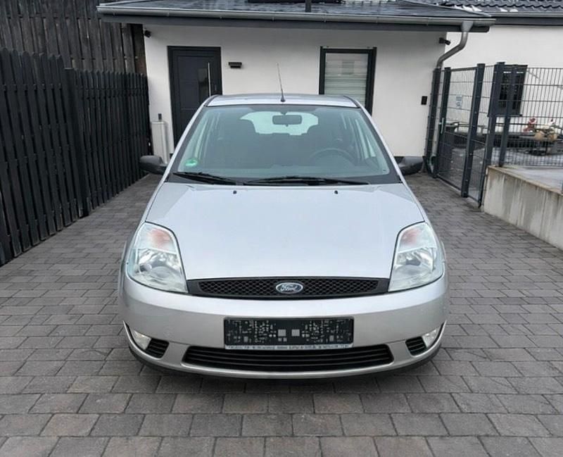 Gebraucht Ford Fiesta 80 PS (58 kW) 2003 Silber Kleinwagen
