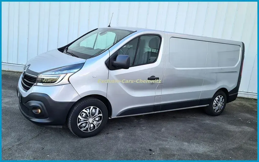 Usado Renault Trafic 170 CV (125 kW) 2021 Gris Monovolumen