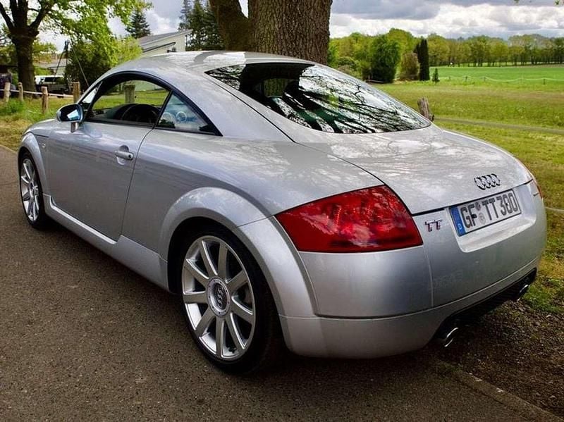 Silber Gebraucht 2020 Audi TT S-Line Coupé | 14.999 € - Bild 1/4
