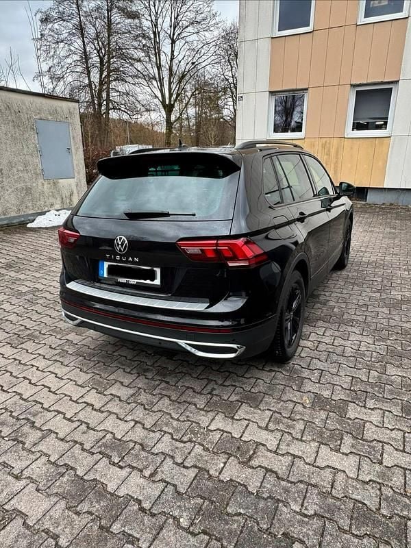 Gebraucht VW Tiguan Sport 150 PS (110 kW) 2023 Schwarz SUV