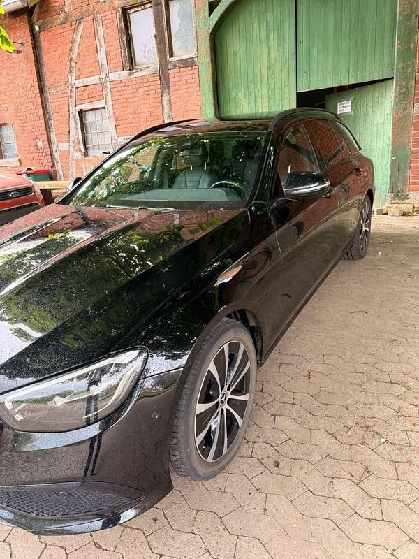 Gebraucht Mercedes E300 320 PS (235 kW) 2022 Schwarz Kombi
