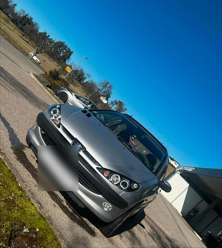 Gebraucht Peugeot 206 109 PS (80 kW) 2002 Silber Kleinwagen