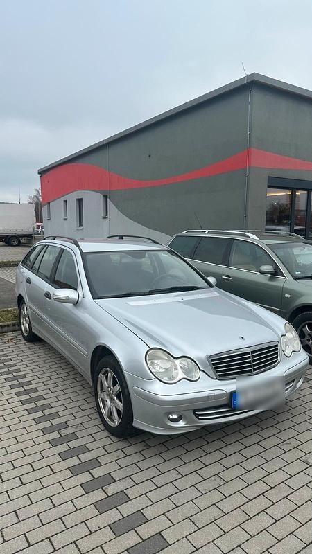 Silber Gebraucht 2006 Mercedes C220 Limousine | 2.600 € - Bild 1/4