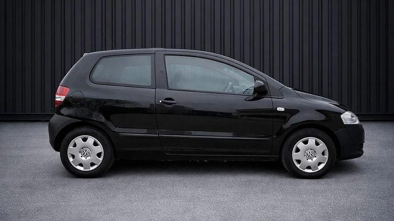Gebraucht VW Fox 60 PS (44 kW) 2011 Schwarz Kleinwagen