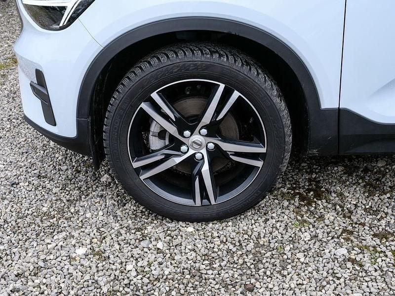 Używany Volvo XC40 Core 163 KM (119 kW) 2025 Niebieski SUV