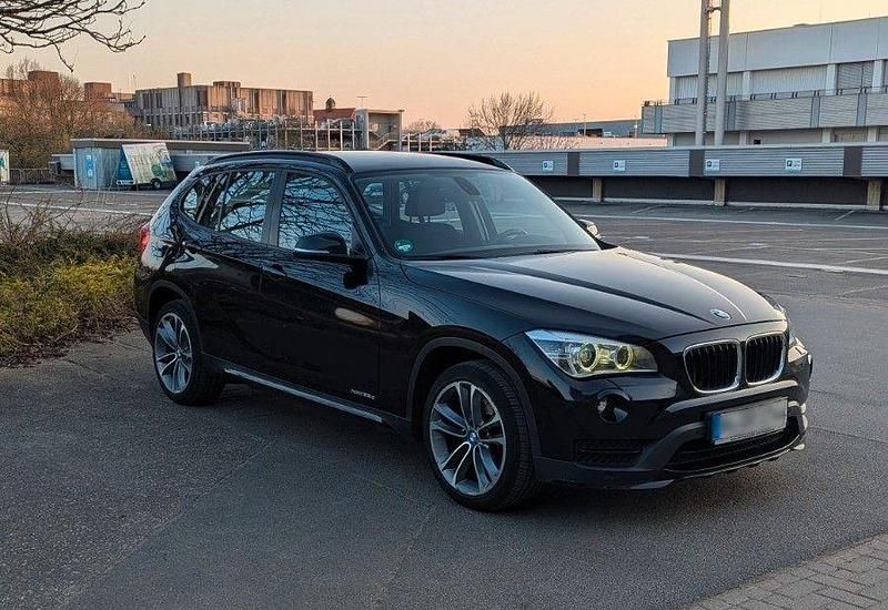 Schwarz Gebraucht 2014 BMW 218 SUV | 12.700 € (Superpreis) - Bild 1/3