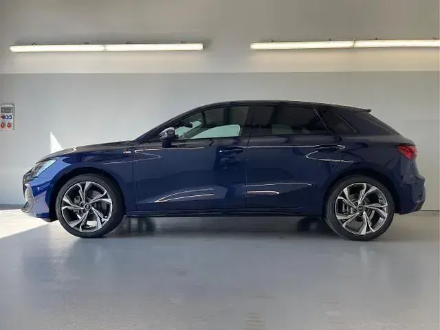 Neu Audi A3 S-Line 204 PS (150 kW) 2025 [2d2d] navarrablau metallic