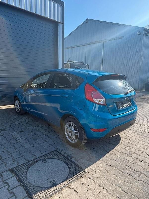 Gebraucht Ford Fiesta 95 PS (69 kW) 2013 Blau Kleinwagen