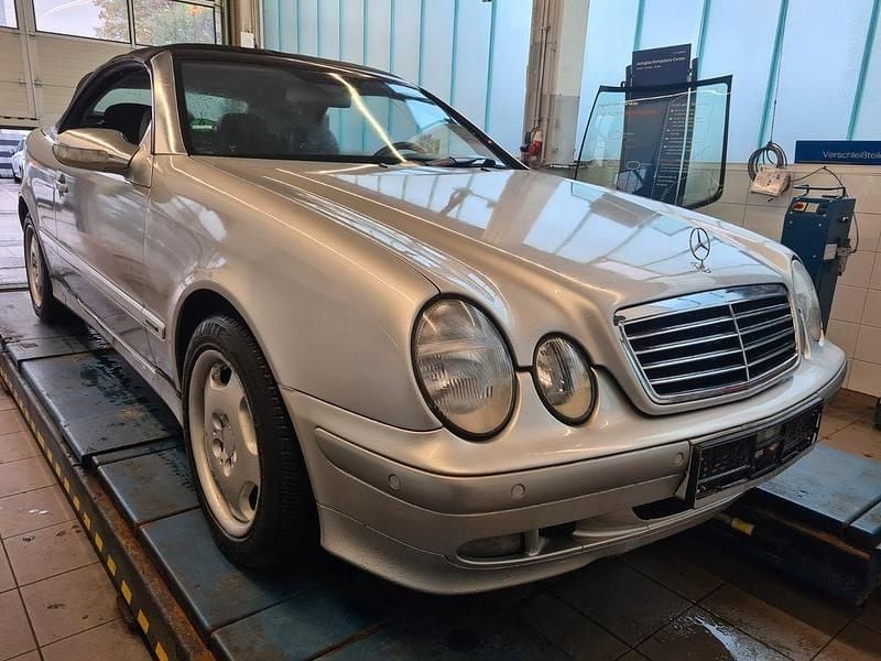 Silber Gebraucht 2003 Mercedes CLK200 Avantgarde Cabrio | 4.500 € (Guter Preis) - Bild 1/4
