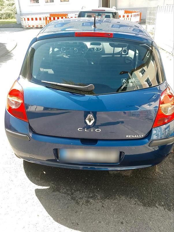 Second-hand Renault Clio II 75 CP (55 kW) 2006 Albastru Hatchback