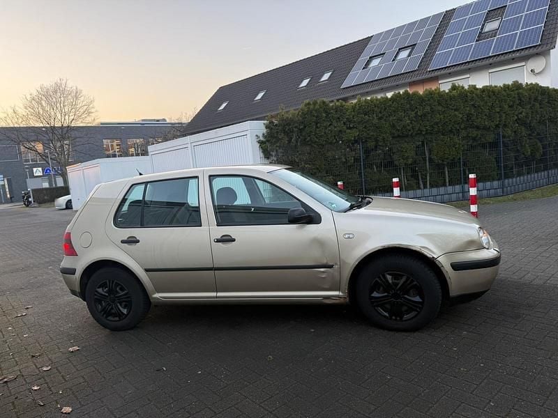 Gebraucht VW Golf IV Edition 102 PS (75 kW) 2002 Gelb Kleinwagen