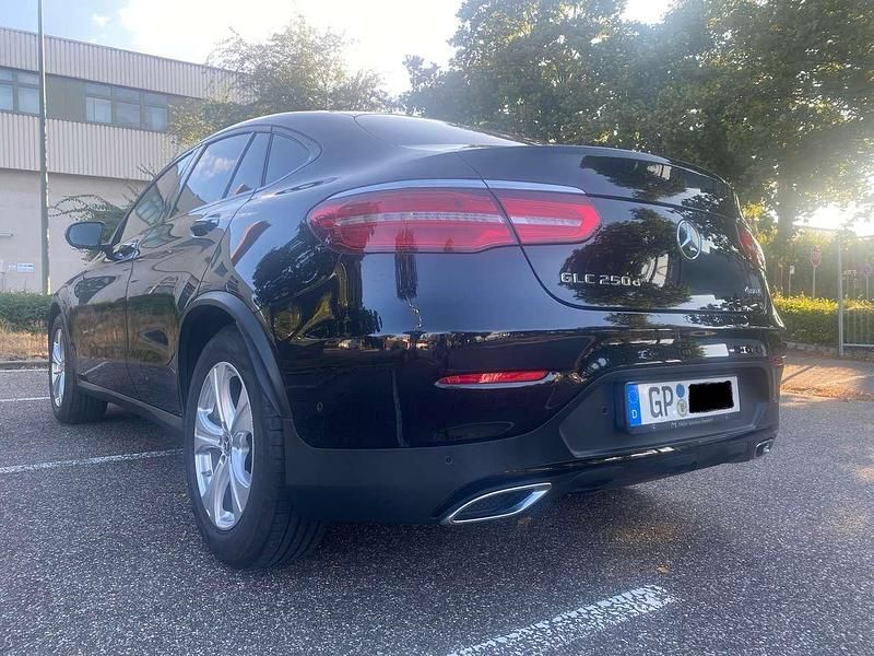 Schwarz Gebraucht 2019 Mercedes GLC250 AMG line Coupé | 36.500 € (Fairer Preis) - Bild 1/4