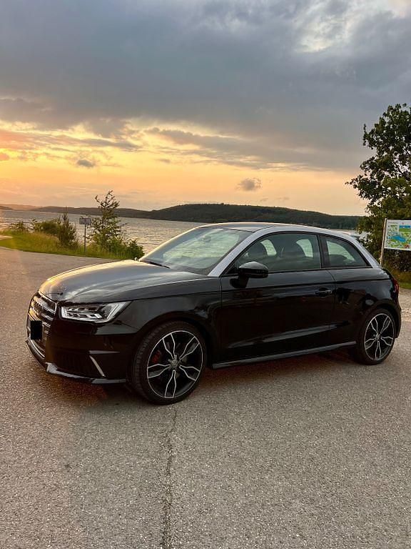 Schwarz Gebraucht 2015 Audi S1 Design Kleinwagen | 19.990 € (Fairer Preis) - Bild 1/4