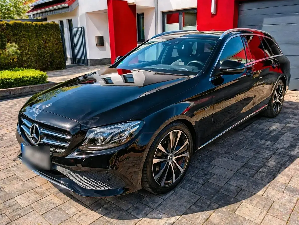 Second-hand Mercedes E300 306 CP (225 kW) 2019 Negru Break