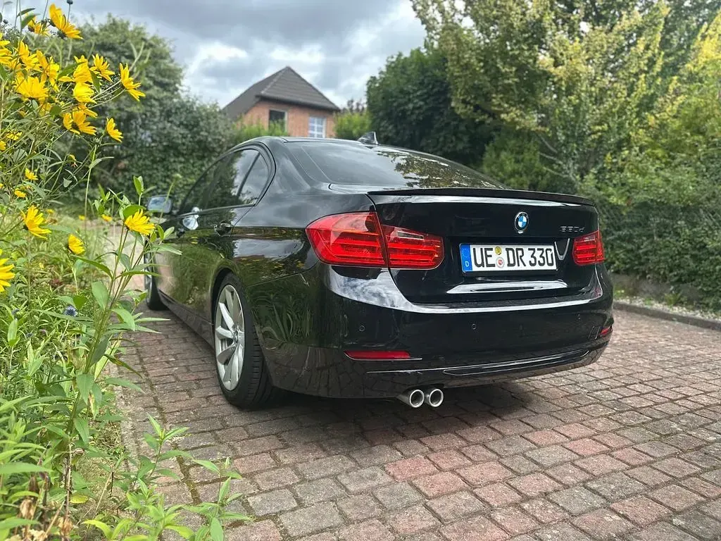 Gebraucht BMW 330 Performance 325 PS (239 kW) 2014 Schwarz Limousine