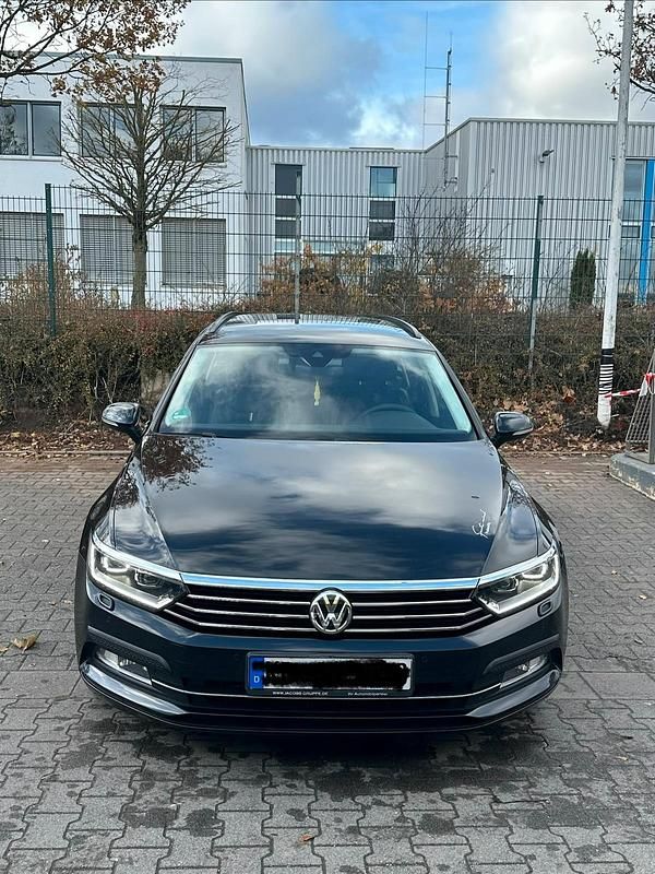 Gebraucht VW Passat 150 PS (110 kW) 2019 Schwarz Limousine