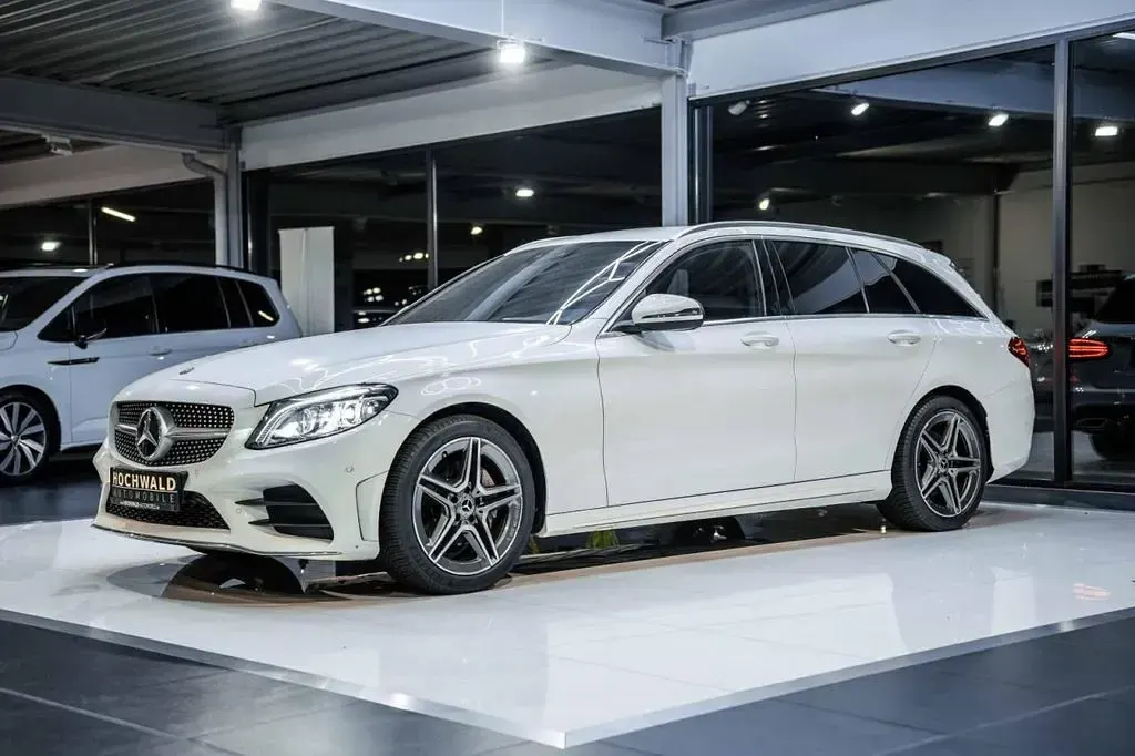 Gebraucht Mercedes C180 AMG line 156 PS (114 kW) 2020 Weiß Limousine